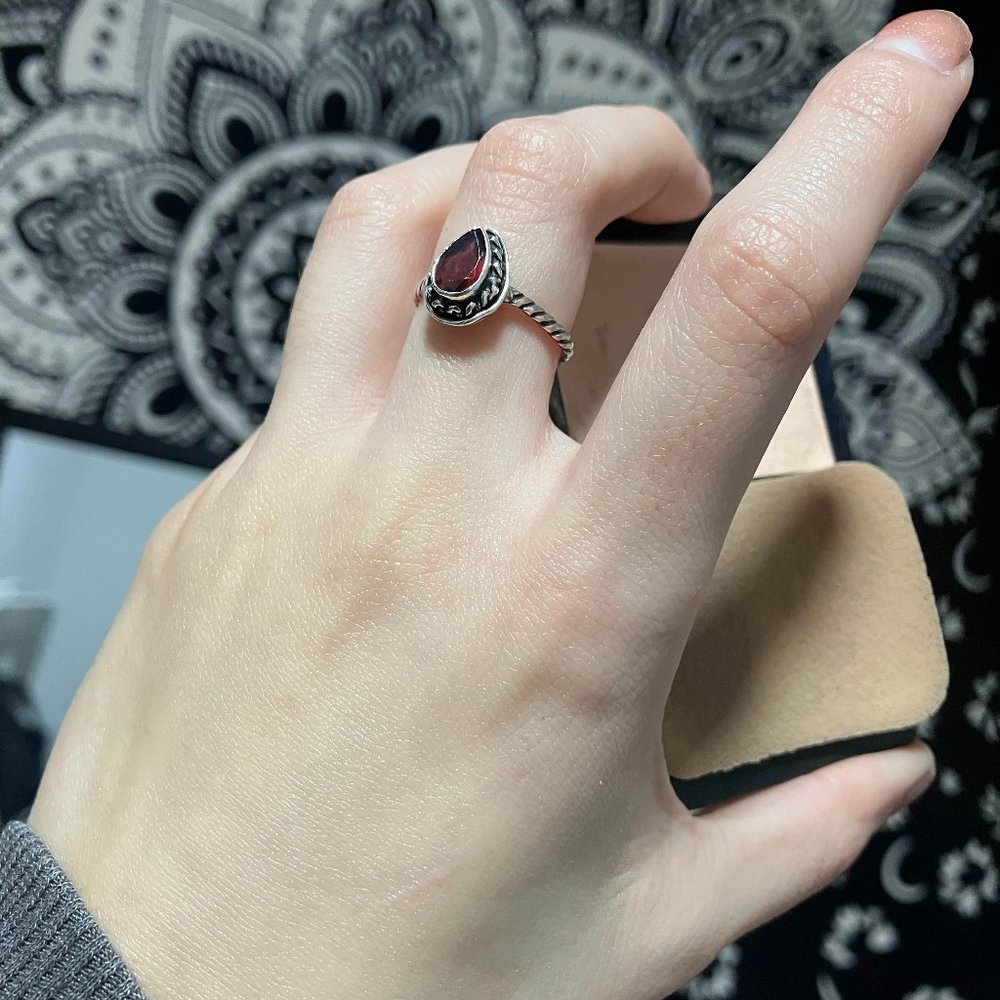 Vintage 925 Sterling Silver Garnet Ring